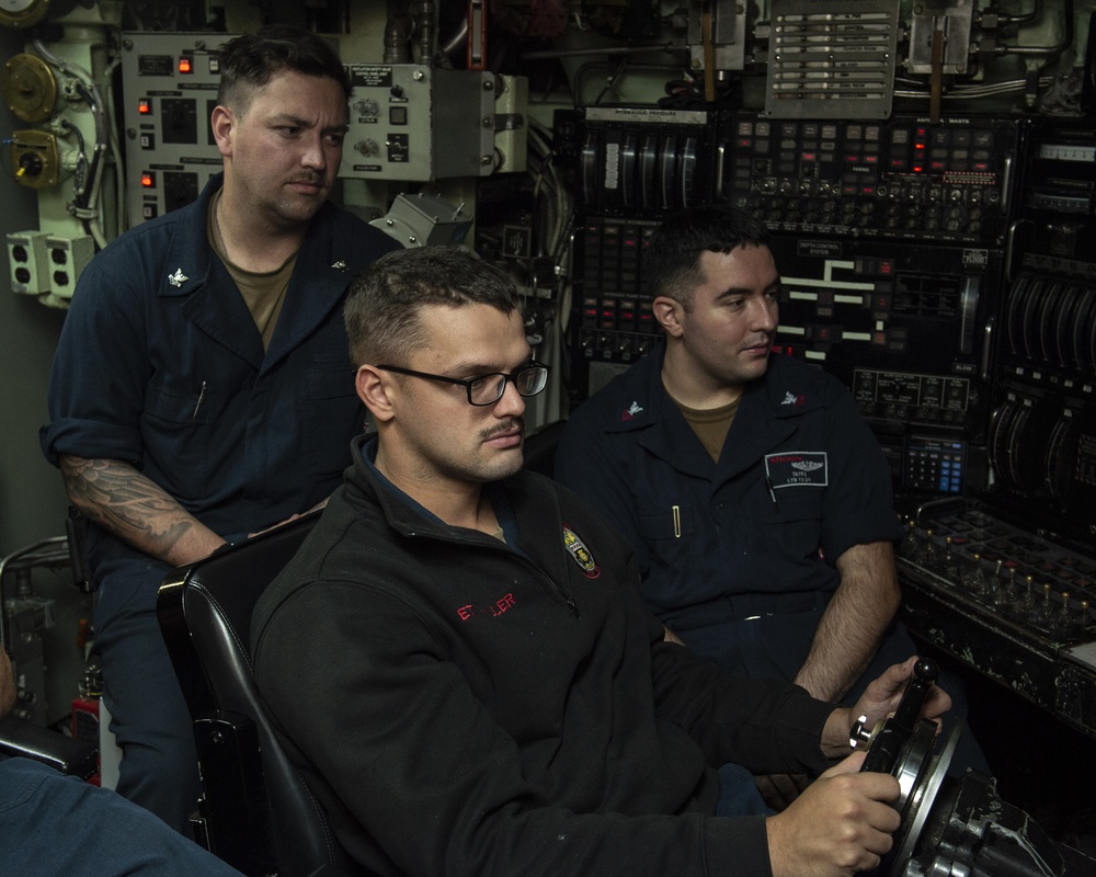 USS Chicago Participates in Valiant Shield