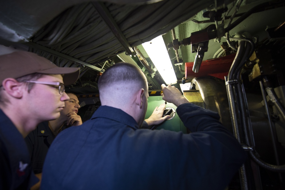 USS Chicago Participates in Valiant Shield