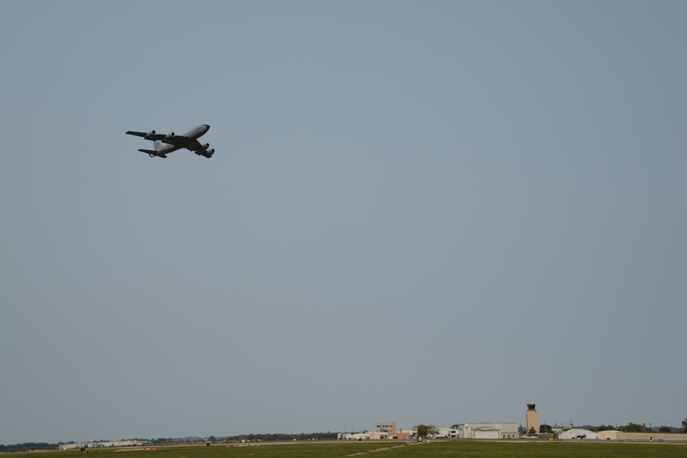 Iowa KC-135 over Sioux City air field