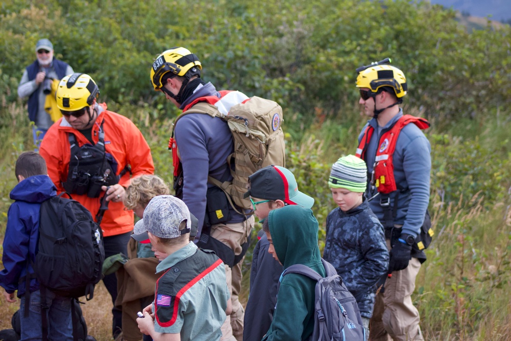 Kodiak-based Coast Guard crews train for injured hiker scenario