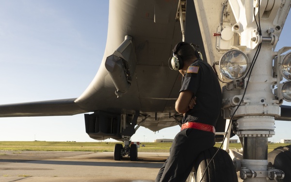 B-1s integrate with Valiant Shield
