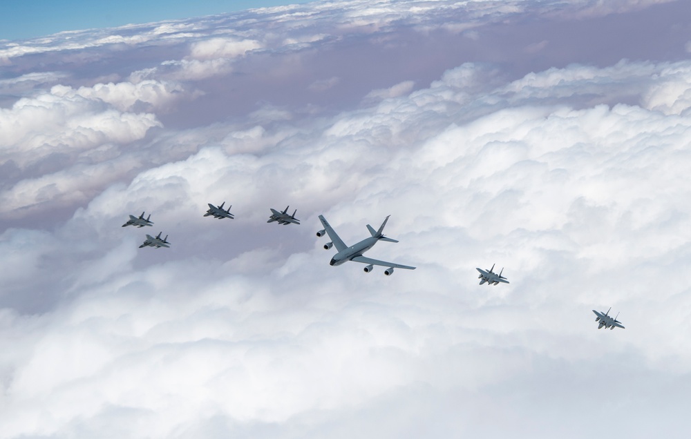 U.S. and Saudi F-15s conduct Large Formation Exercise
