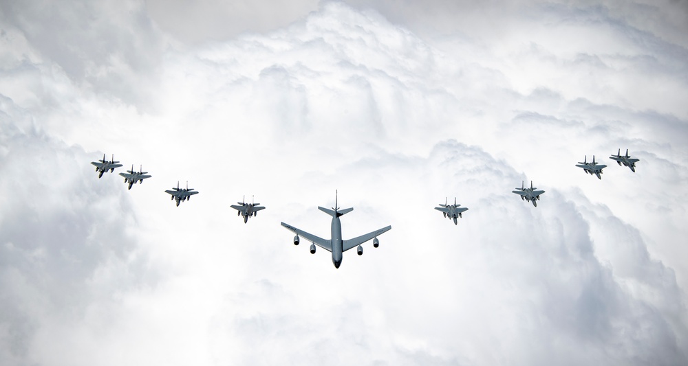 U.S. and Saudi F-15s conduct Large Formation Exercise