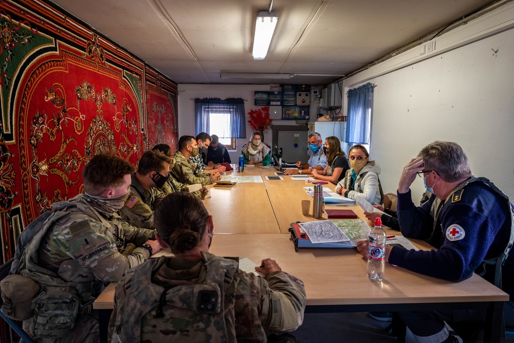 Role players meet with military officials to discuss Civil Affairs during Combined Resolve XIV