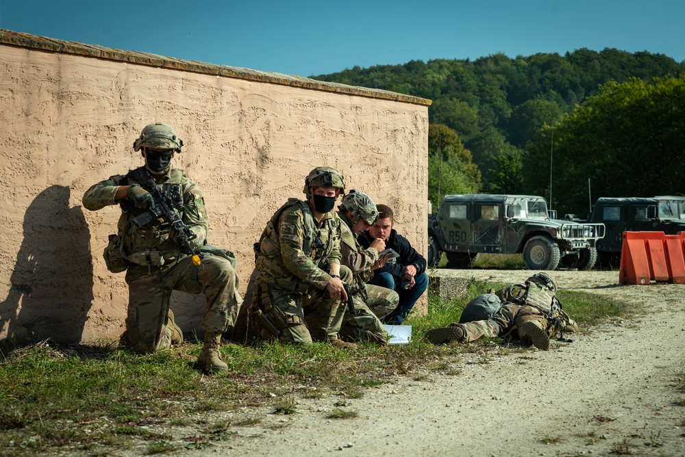 410th Military Police Company aids wounded during mock riot in Combined Resolve XIV