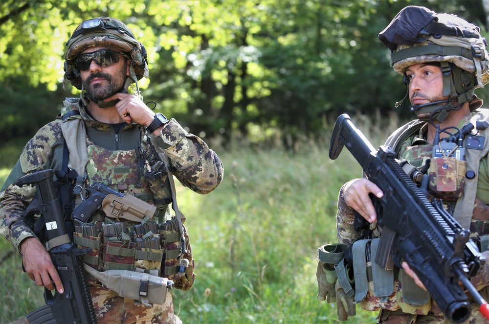 Italian soldiers conduct training during Combined Resolve