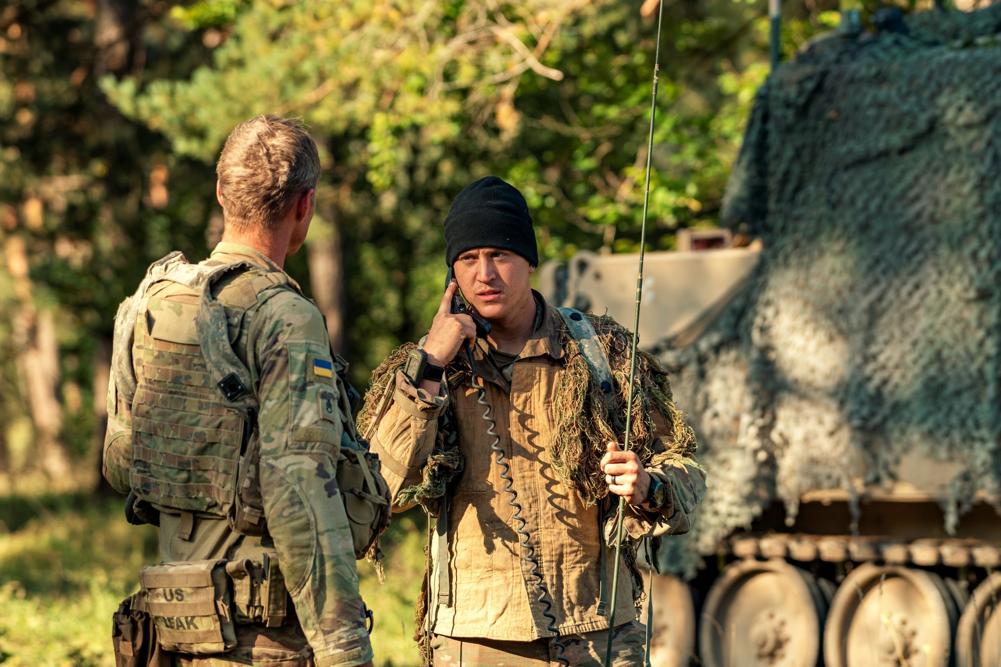 DVIDS - Images - U.S. Army Officer swaps unit patches with Polish Officer  [Image 9 of 9]