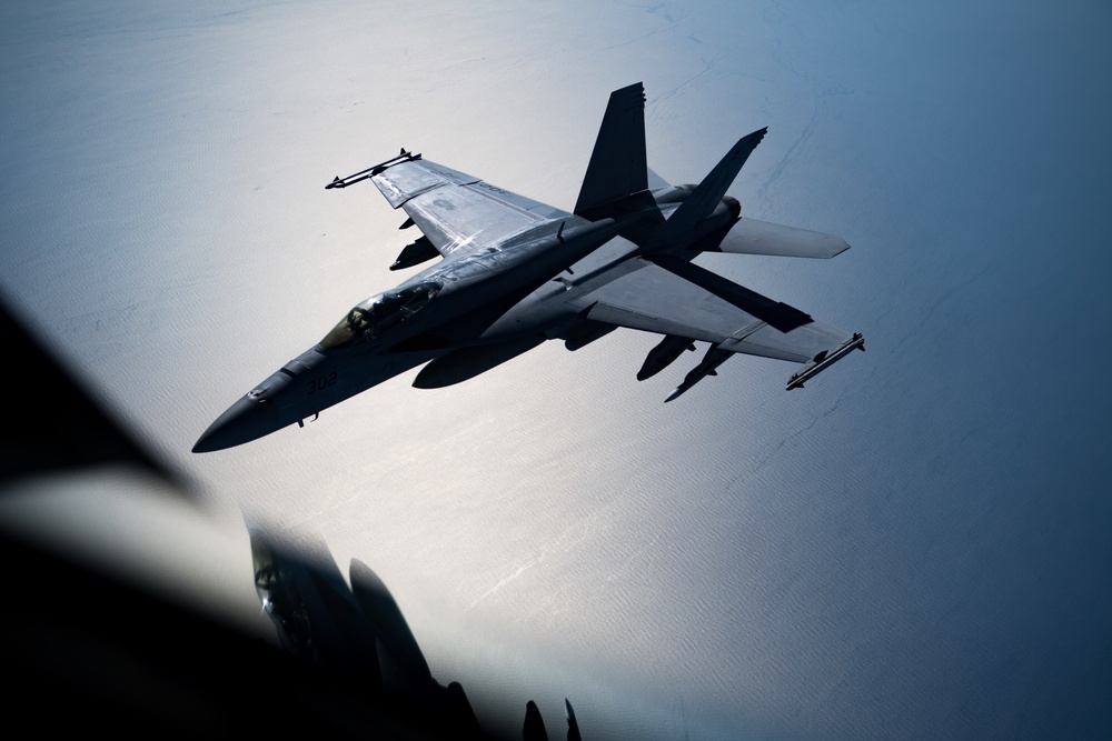 U.S. Navy F/A-18E Super Hornet is refueled by U.S. Air Force KC-135