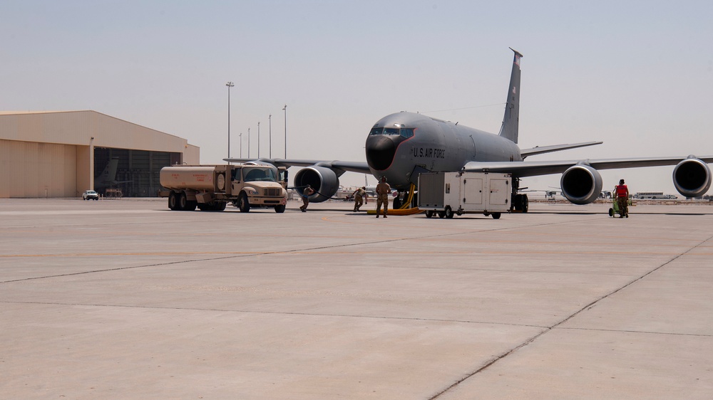 379th AEW conducts first KC-135 hot refueling in USAF