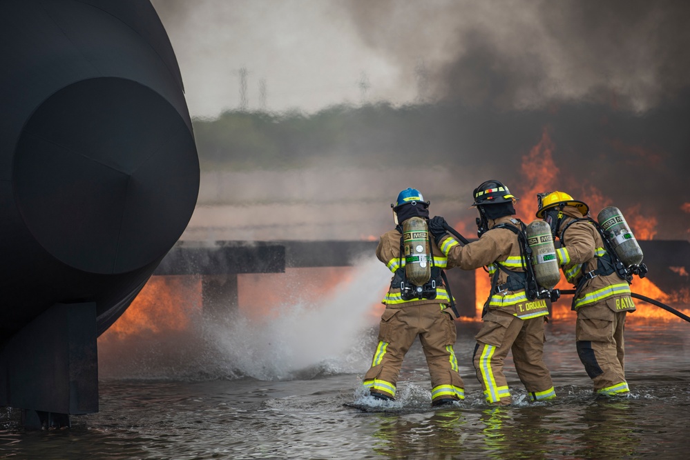 DVIDS Images Dyess AFB firefighter training gets heated [Image 5 of 7]