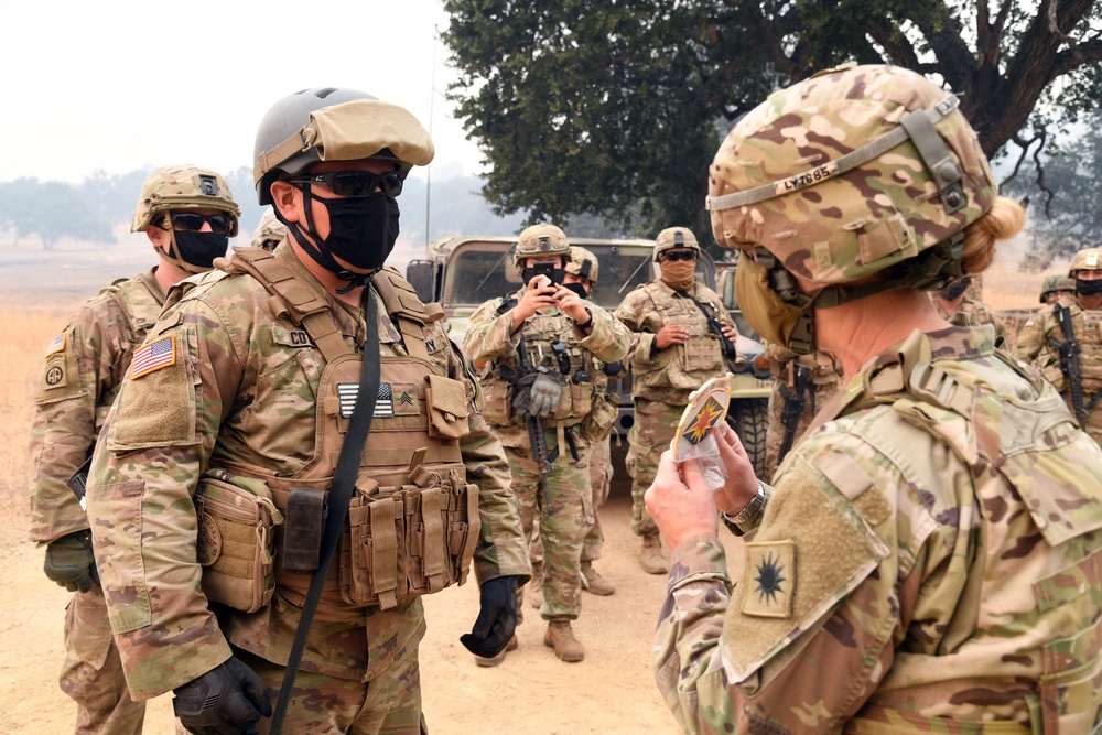 Gen. Yeager visits with 578th BEB Soldiers