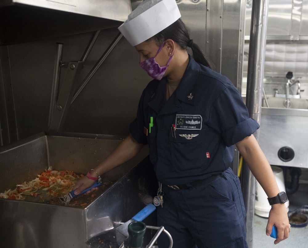 Coalition of Sailors Against Destructive Decisions Hosts Pizza and Wings Night Aboard USS Ralph Johnson