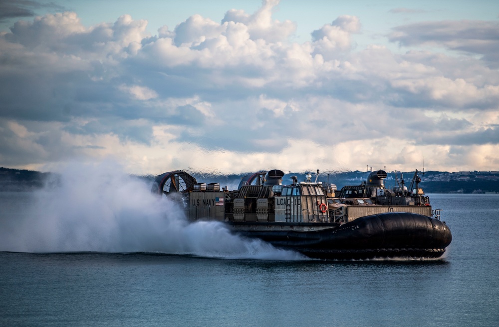 LCACs from NBU 7 Conduct Amphibious Operations on Blue Beach, Okinawa