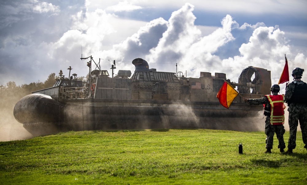 LCACs from NBU 7 Conduct Amphibious Operations on Blue Beach, Okinawa