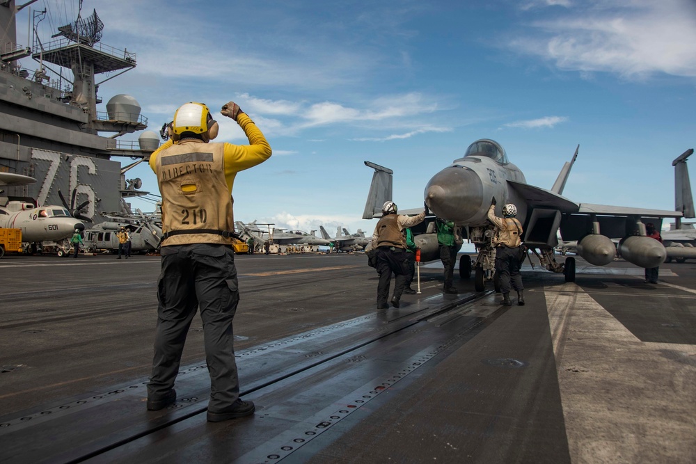 DVIDS - Images - USS Ronald Reagan (CVN 76) Valiant Shield 2020 Flight ...