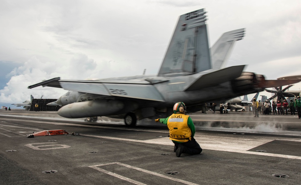 USS Ronald Reagan (CVN 76) Valiant Shield 2020 Flight Operations