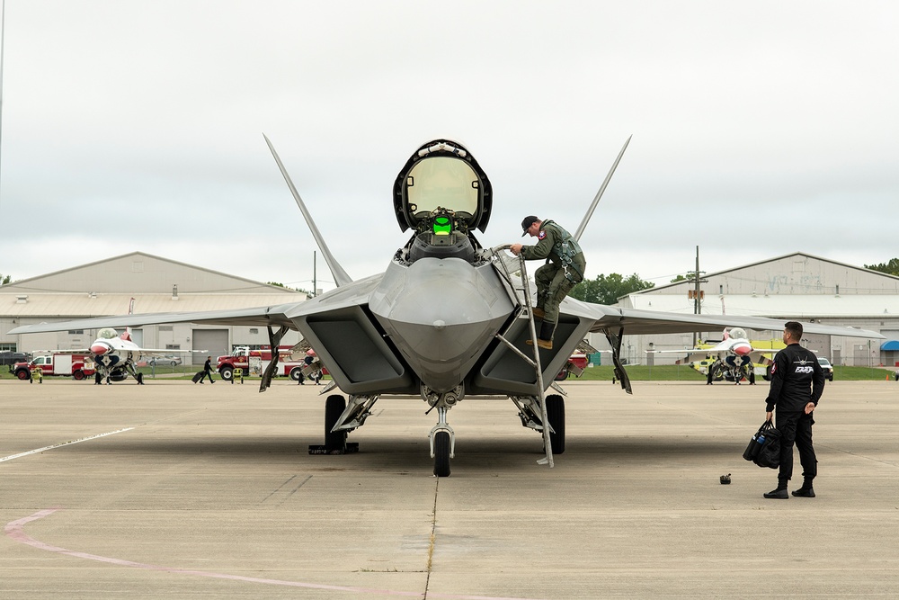 DVIDS Images F22 Raptor Demonstration Team arrive at Selfridge