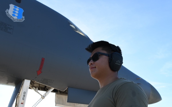 B-1s deploy and integrate with Valiant Shield