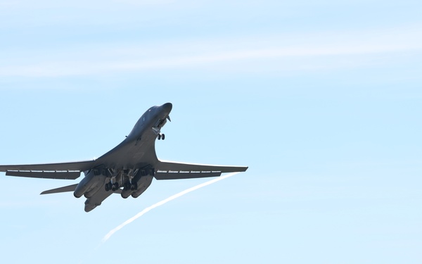 B-1s deploy and integrate with Valiant Shield