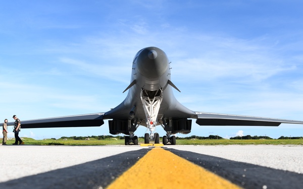 B-1s deploy and integrate with Valiant Shield