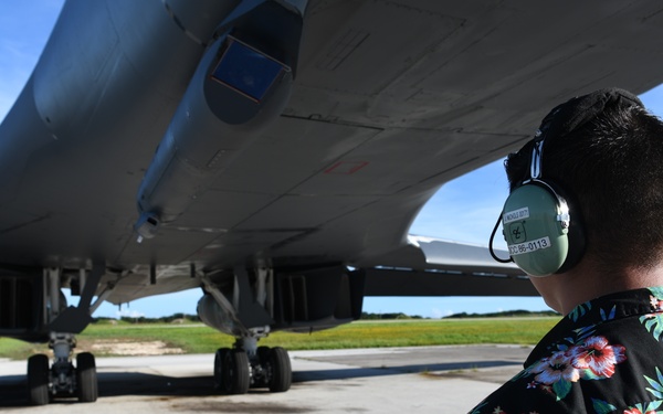 B-1s deploy and integrate with Valiant Shield