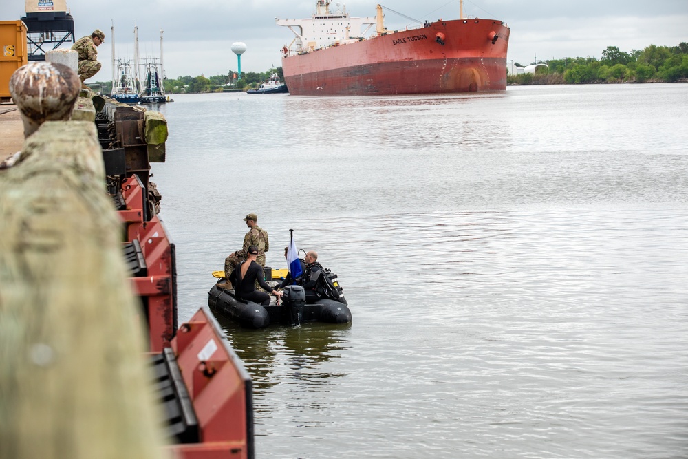 Diving Team clears harbor of Port Arthur