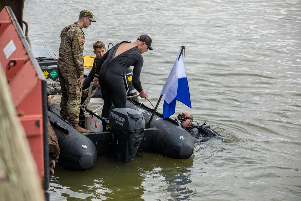 Diving Team clears harbor of Port Arthur