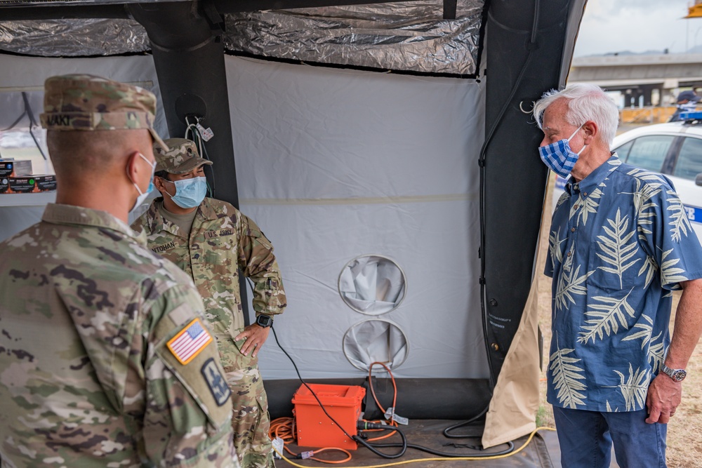 Mayor Kirk Caldwell visits the Provision Outdoor Screening Triage Facility
