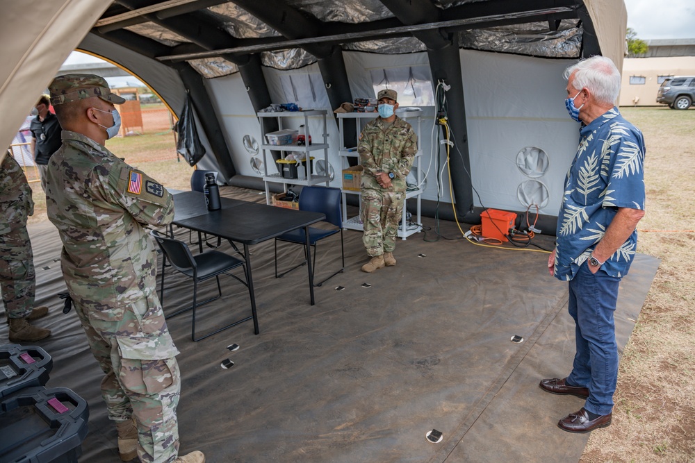 Mayor Kirk Caldwell visits the Provision Outdoor Screening Triage Facility