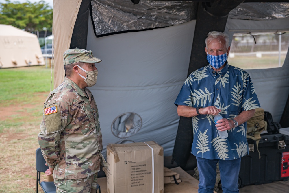 Mayor Kirk Caldwell visits the Provision Outdoor Screening Triage Facility