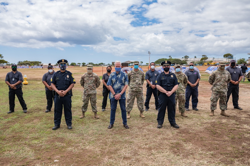 Mayor Kirk Caldwell visits the Provision Outdoor Screening Triage Facility