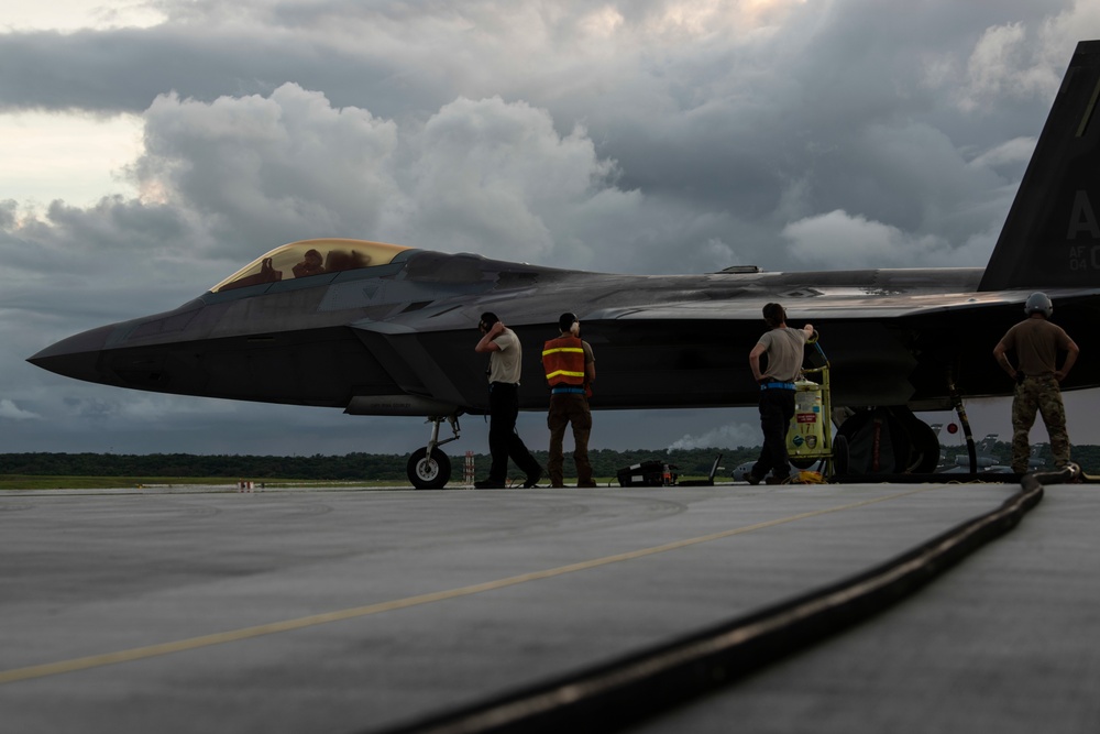 Hot-to-Hot Refuel During Valiant Shield