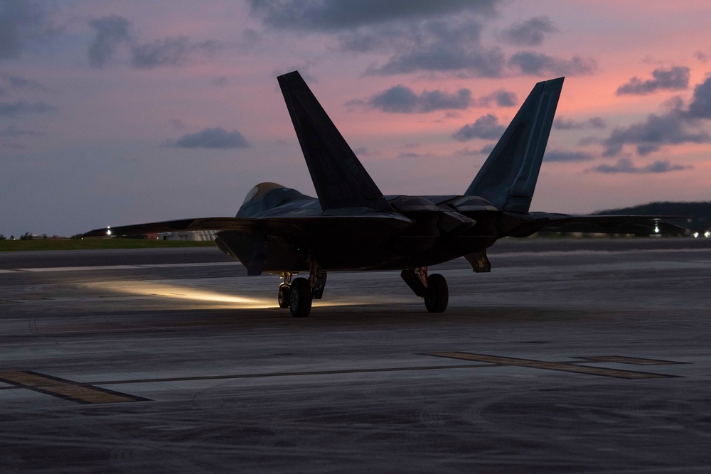 Hot-to-Hot Refuel During Valiant Shield