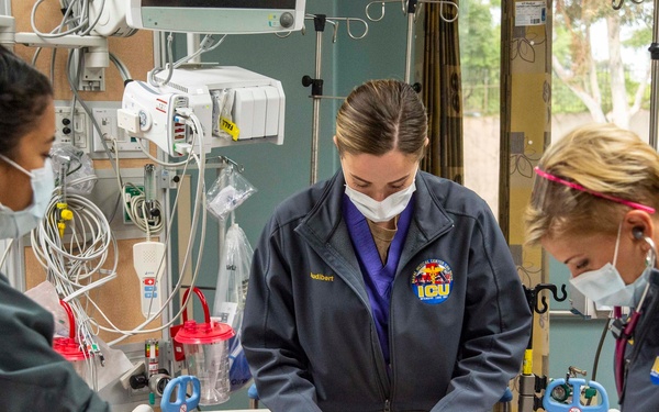 NMCSD’s ICU Conducts Code Blue Training