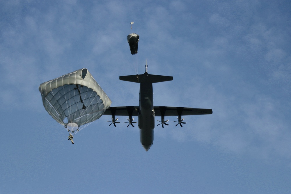 416th Civil Affairs Battalion (Airborne) conducts airborne operations
