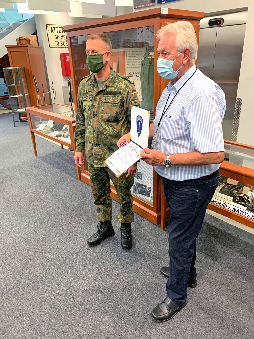 German donates historic radio to MCC museum