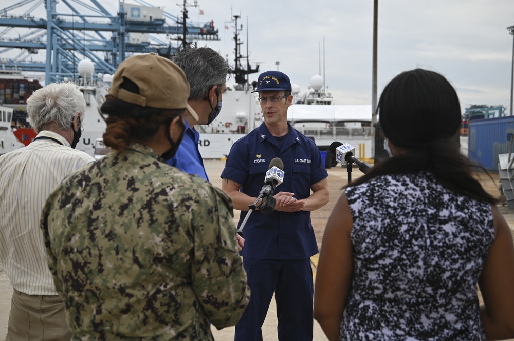 U.S. Coast Guard, Navy discuss joint operation to expand port-wide recovery capabilities after major storms