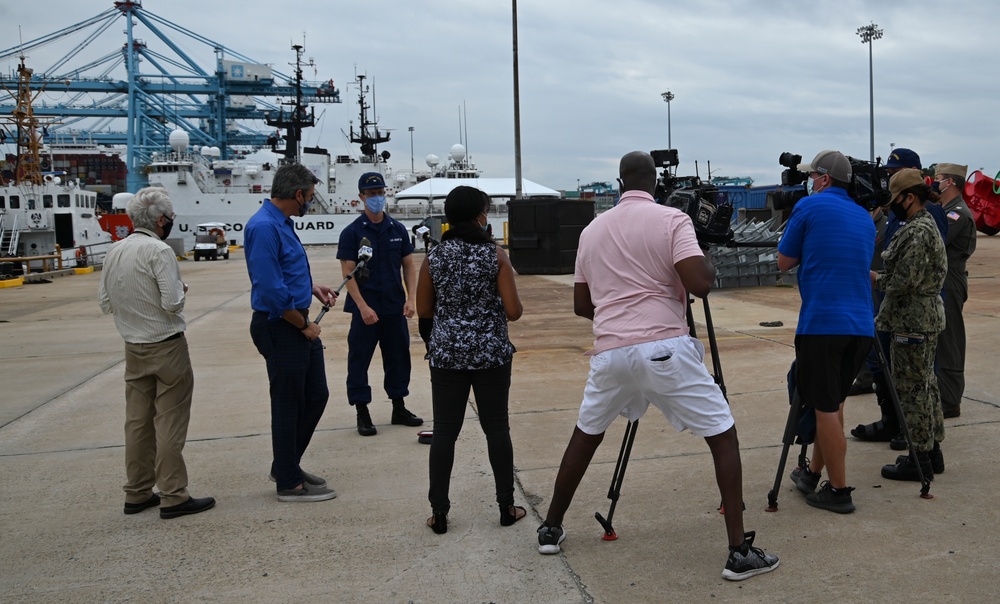 U.S. Coast Guard, Navy discuss joint operation to expand port-wide recovery capabilities after major storms