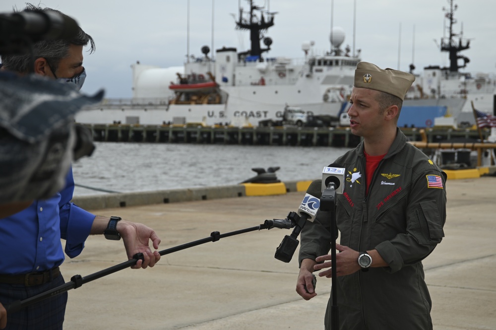 U.S. Coast Guard, Navy discuss joint operation to expand port-wide recovery capabilities after major storms