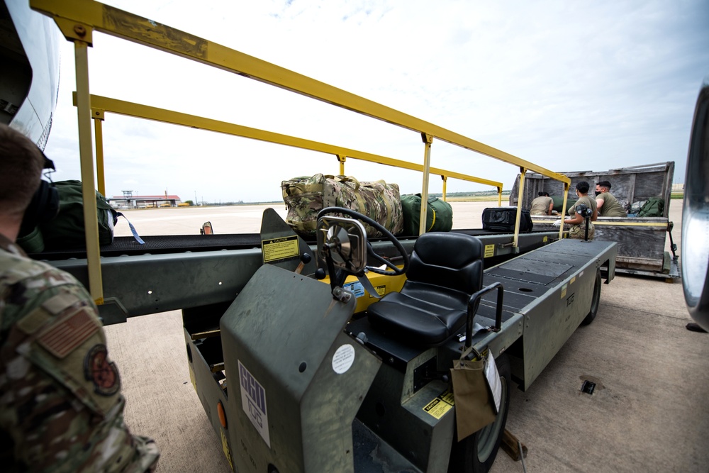 502LRS help UAMTF Soldiers return home