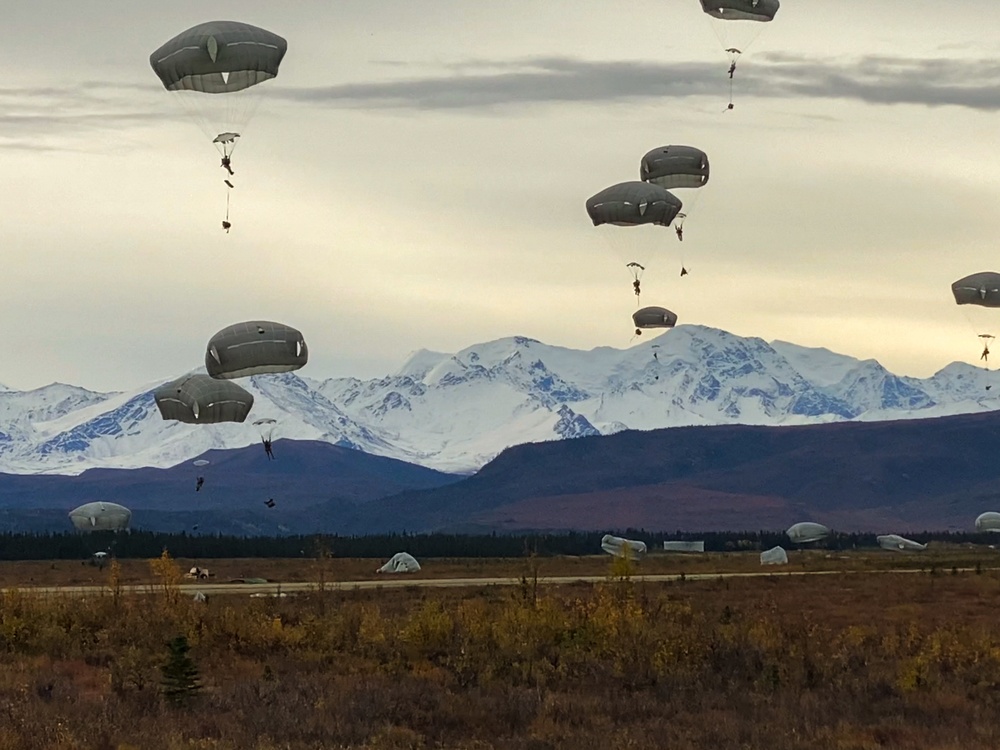 Spartan Paratroopers Execute Joint Forcible Entry