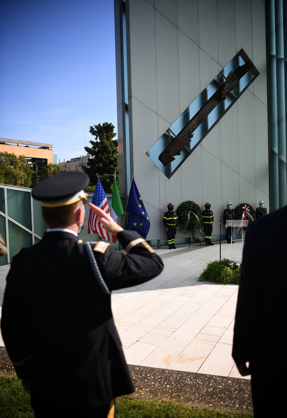 Americans and Italians gather to remember 9/11.
