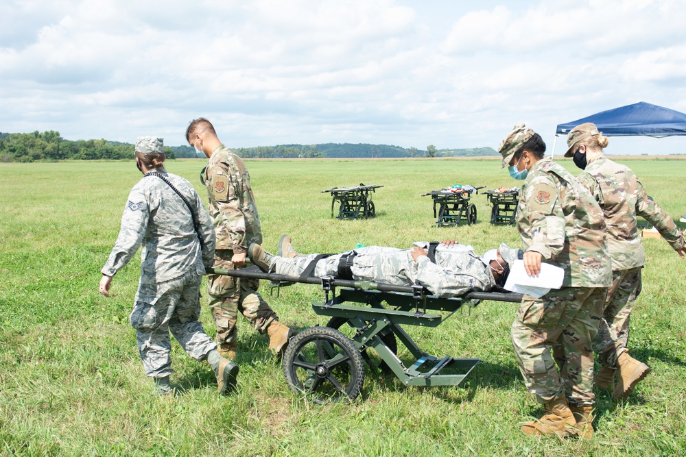 Missouri Homeland Response Force conducts medical training.