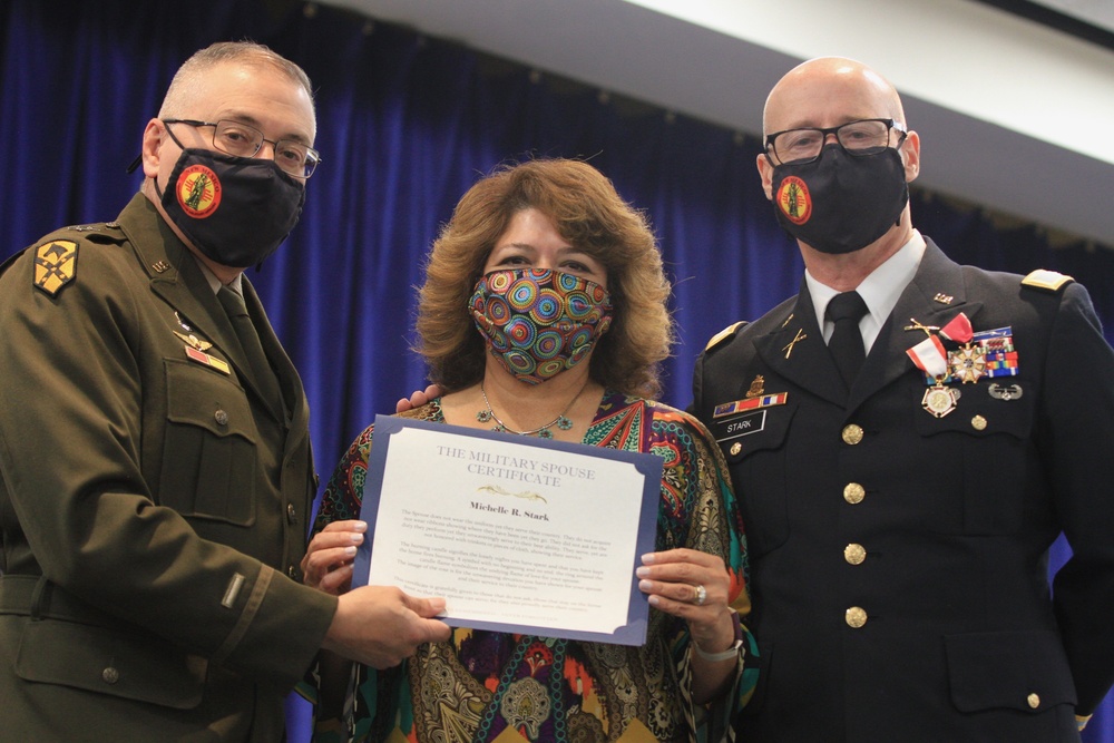 Mrs. Stark is given a certificate of appreciation (200911-Z-YU904-1170)