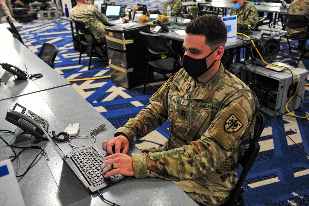 JTF-CS CBRN Cell Member Reviews Simulated Plume Model