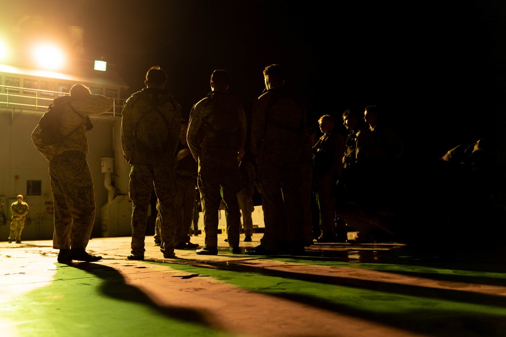 3rd Recon conducts raiding craft training