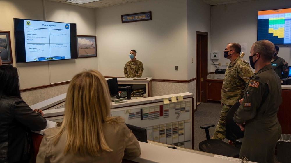 Team Dover welcomes back 18th Air Force commander