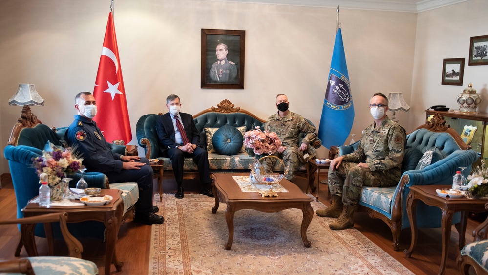 U.S. Ambassador to Turkey meets with base leaders