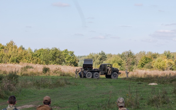 Task Force Illini Soldiers cultivate relationships, observe combat vehicle training