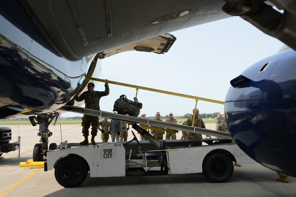 185th ARW aerial port loads commercial airliner in Sioux City